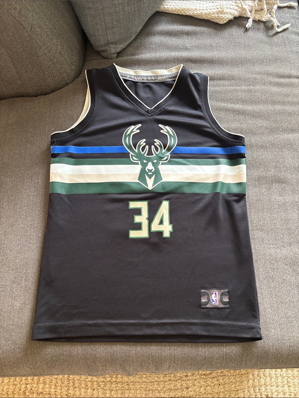 Milwaukee bucks Giannis Antetokounmpo jersey kids medium